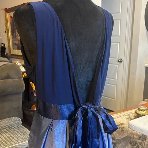 SLNY ombre Blue Sleeveless Gown - Picture 9 of 10